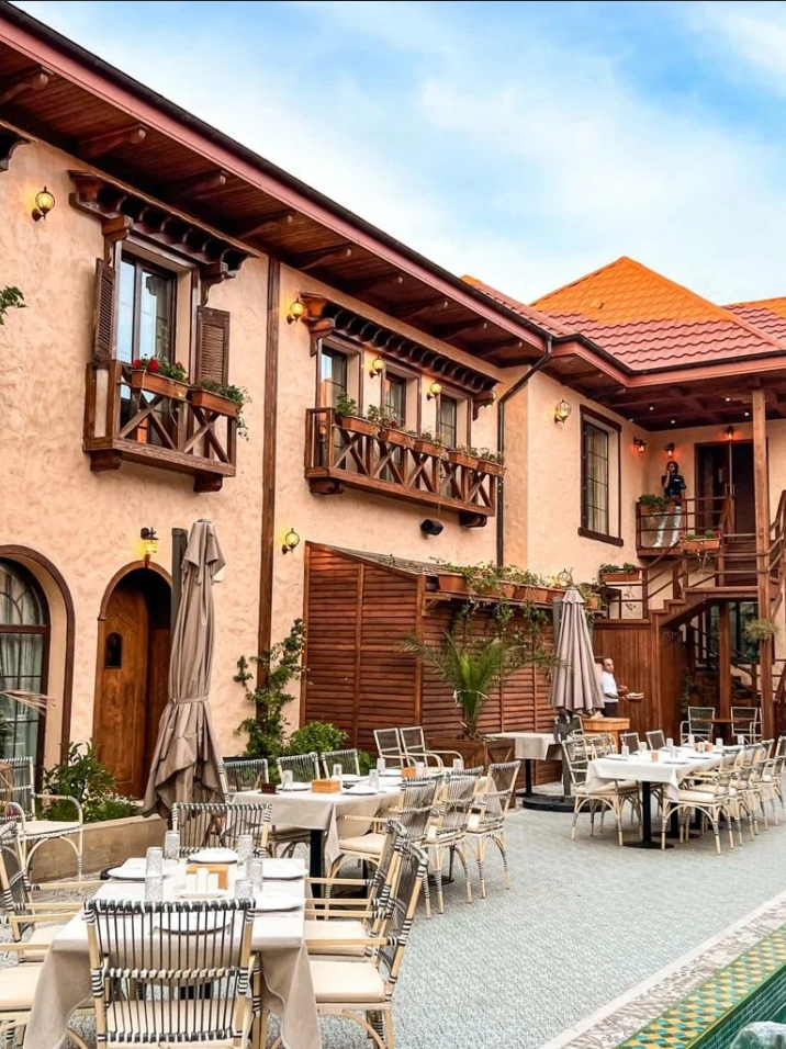 Vətən — внутренний двор