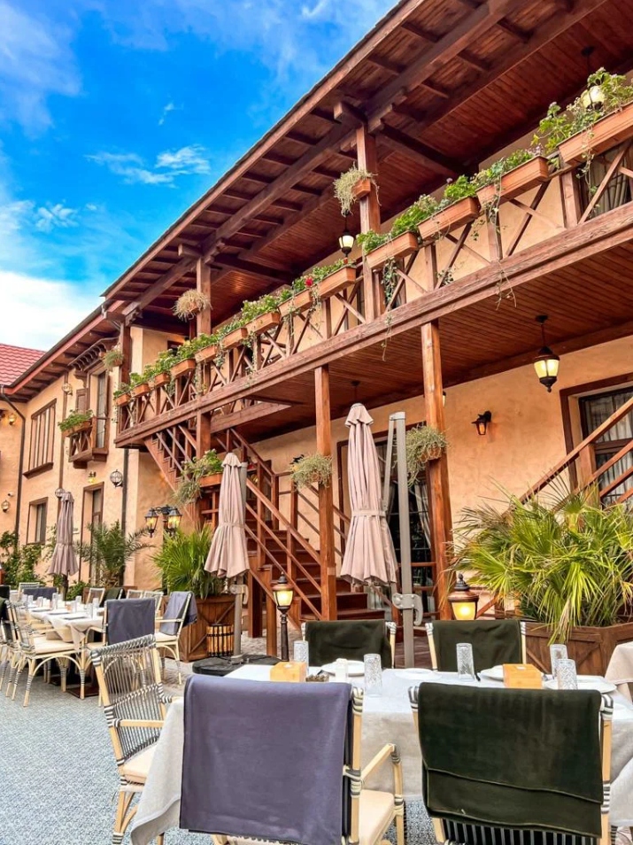 Vətən — терраса и залы